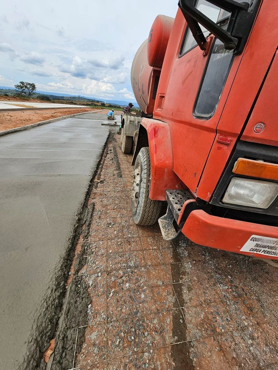 FORD CARGO- 2425 TRAÇADO( 8M3 BET)/MOTOR CUMIS/ OTIMO P/ CAÇAMBA TB! PREÇO R$175 Mil troco