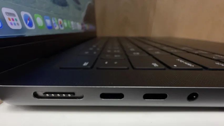 Macbook Pro 14" Chip M5 16GB 1TB SSD - Space Black - Seminovo  - Foto 6