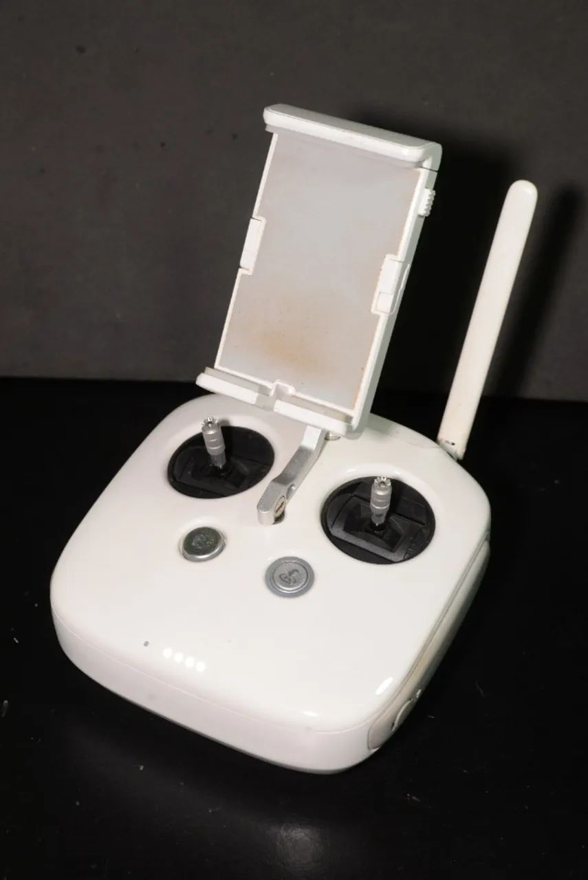 Controle Phantom 4 Pro DJI GL300F + Maleta e Acessórios - Foto 4