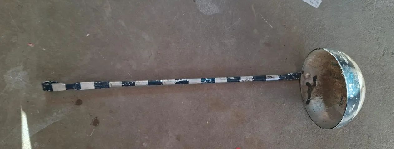 Concha antiga de aluminio 60cm aproximadamente