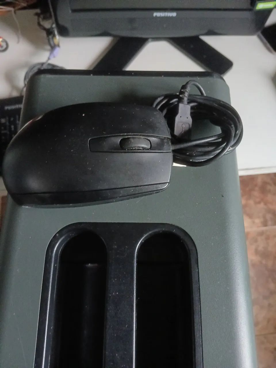 Computador positivo  usado com cabos de conexão  - Foto 4