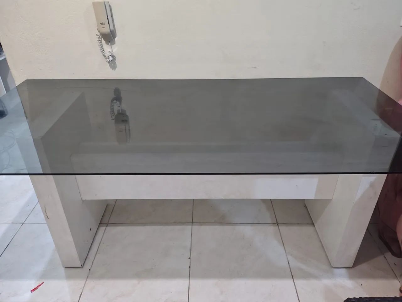 Mesa de 8 lugares com tampa de vidro 