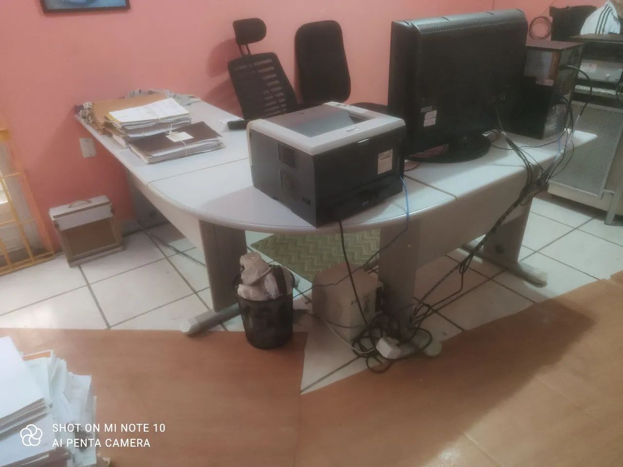 Mesas de escritório e estante  - Foto 5