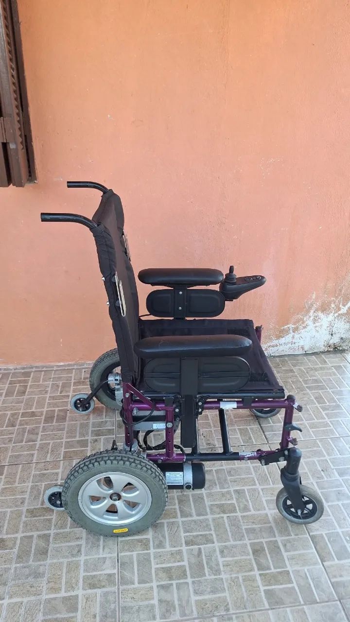 Cadeira de roda elétrica em estado de Nova sem bateria e carregador - Foto 3