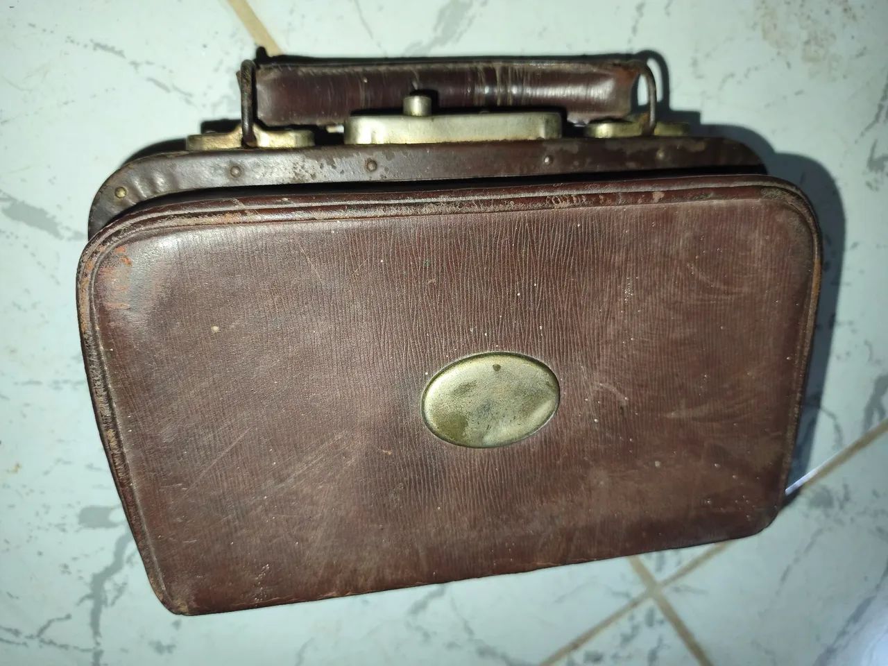 Antiga maleta médica 