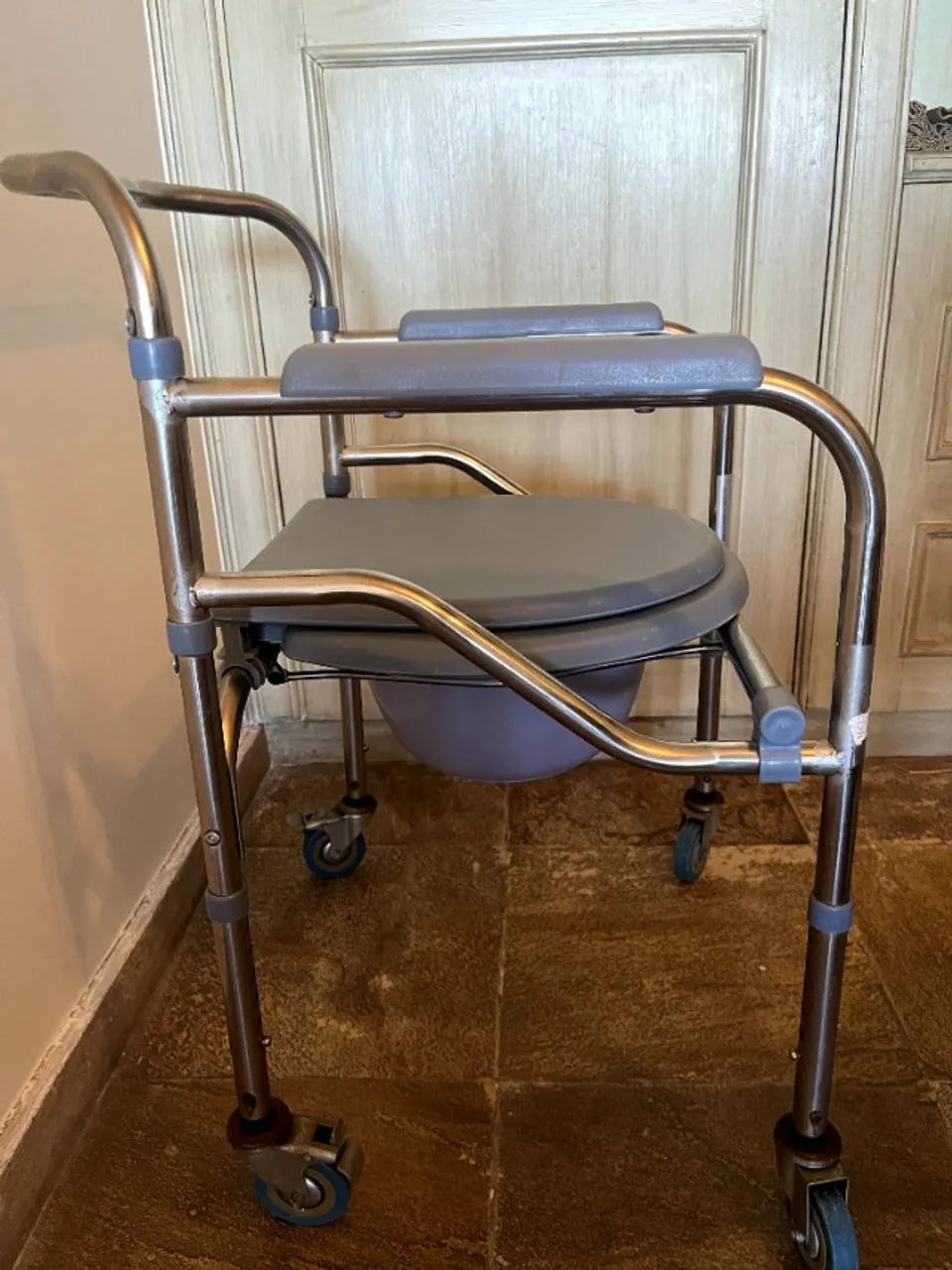 Toilet chair