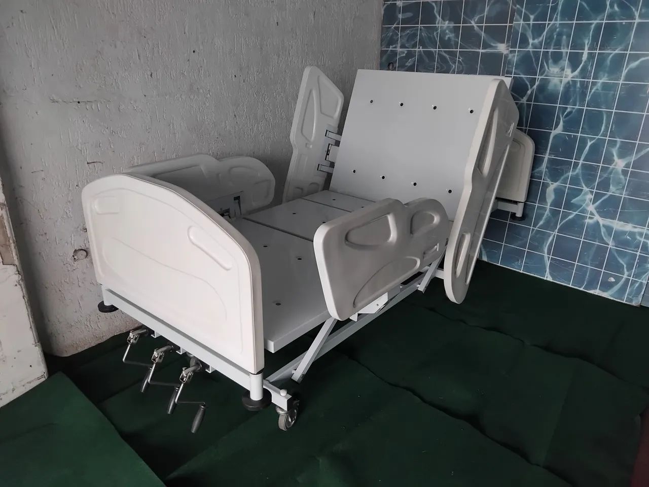Cama hospitalar com elevação de altura.  - Foto 2