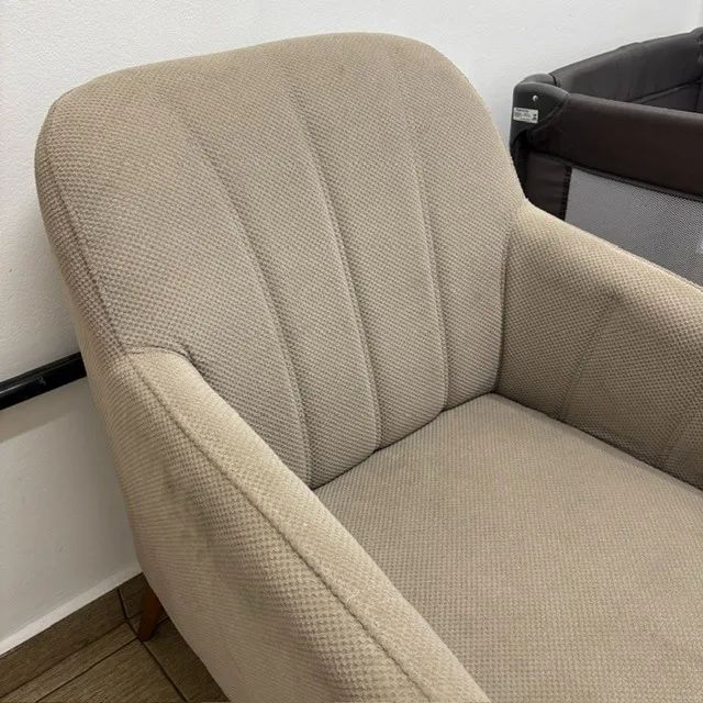 Poltrona Retrô Pé Palito - Bege / Fendi - Confortável em ótimo estado - Foto 4