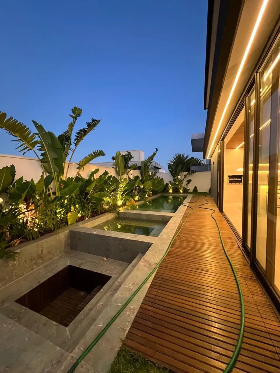Mansão Exclusiva no Cidade Alpha Ceará | 375m², 5 Suítes e Lazer Completo - Foto 3