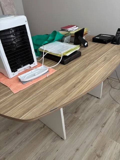 Mesa de reunião418477611072235521