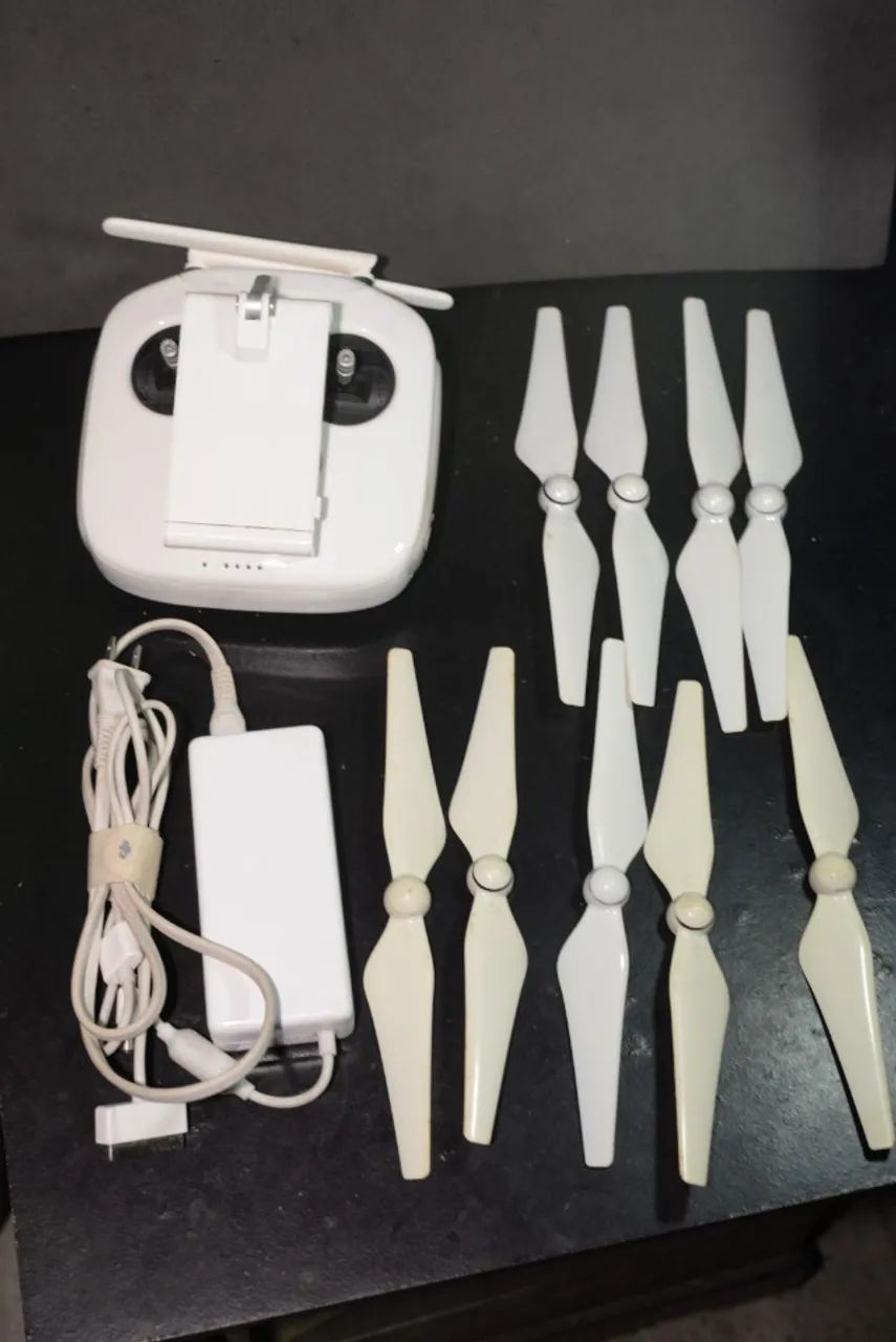 Controle Phantom 4 Pro DJI GL300F + Maleta e Acessórios