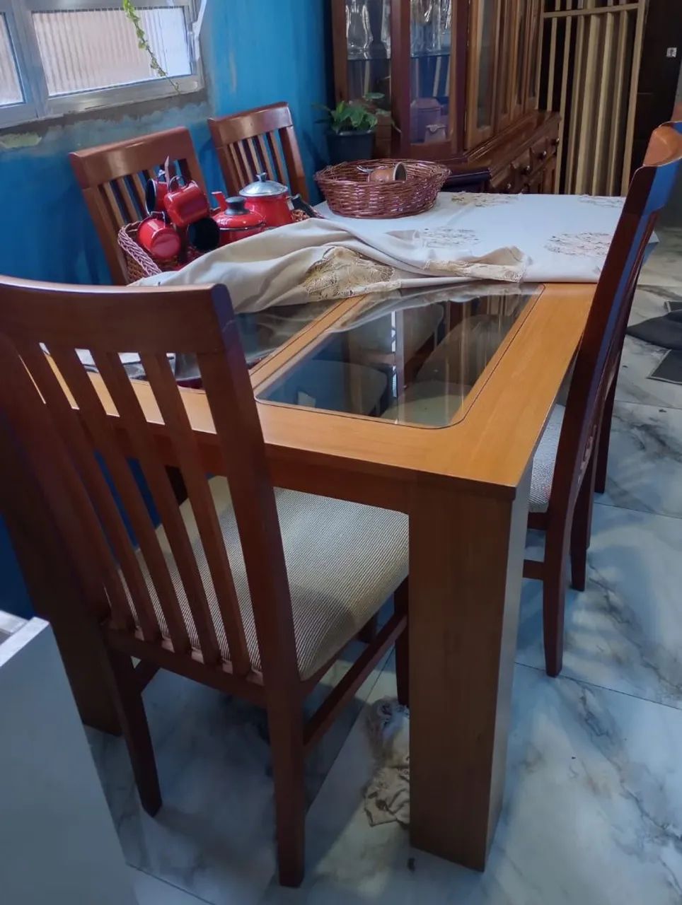Mesa madeira e aparador 