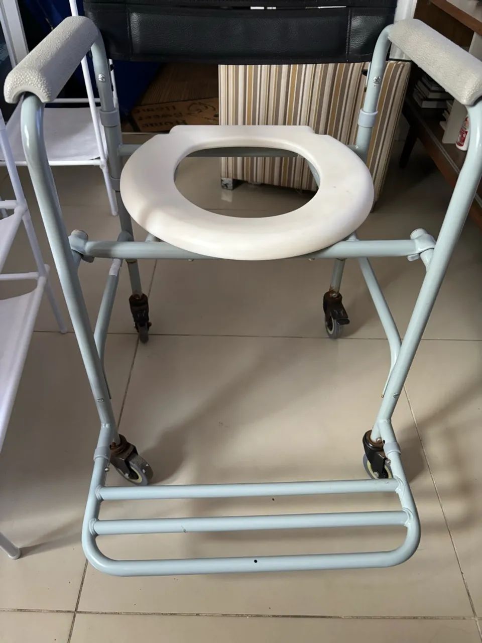 Cadeira higiênica  - Foto 3