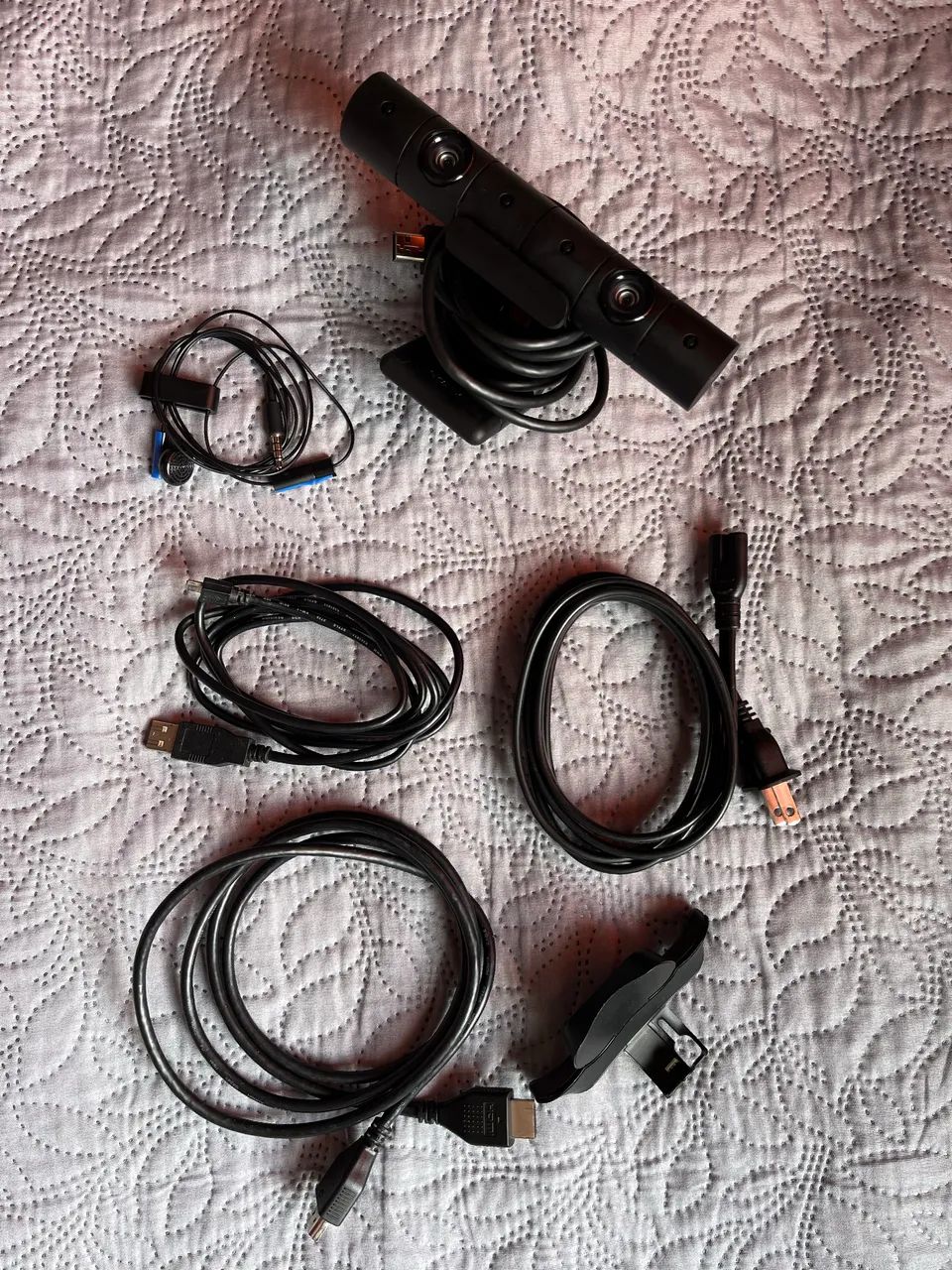 PS4 PRO 1 TB, 2 controles, 4 jogos, câmera e acessórios - Foto 5