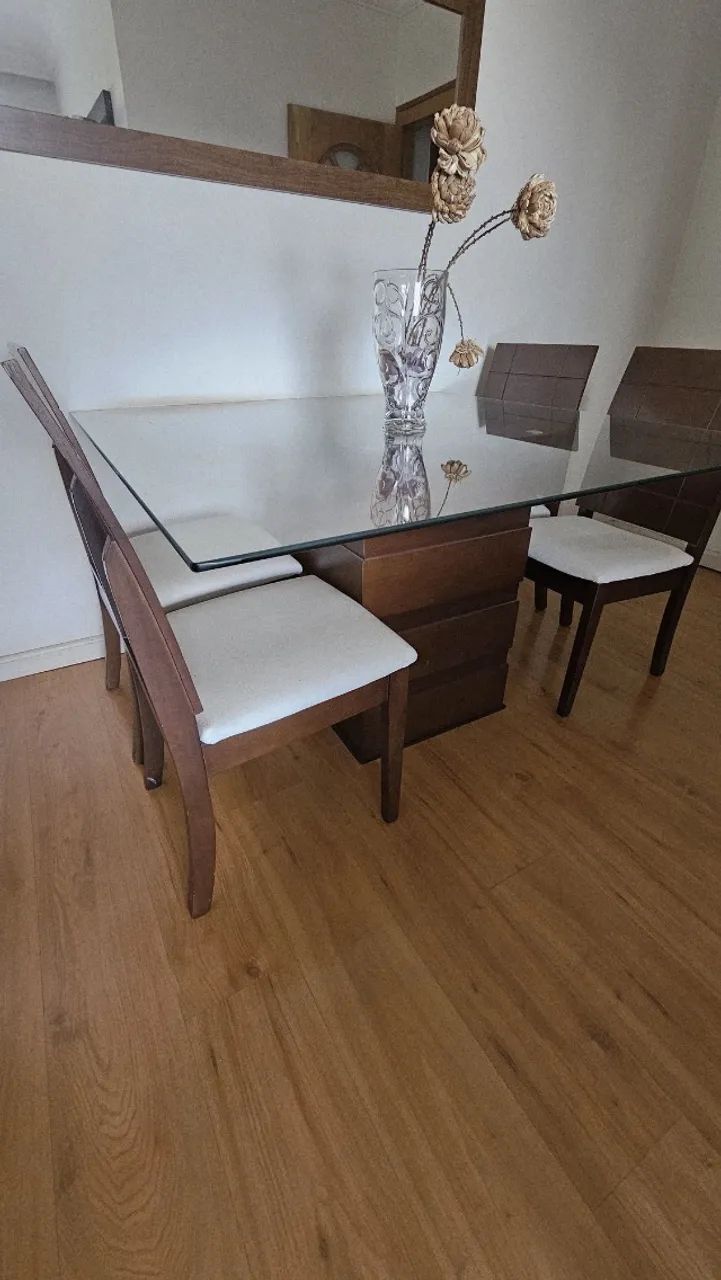 Mesa de jantar de vidro