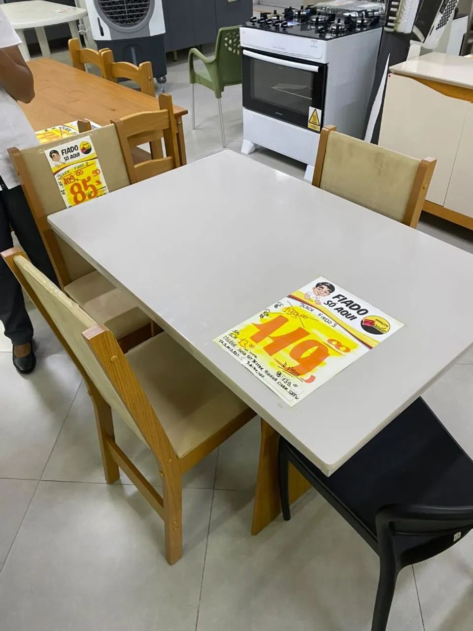 Mesa e cadeiras 