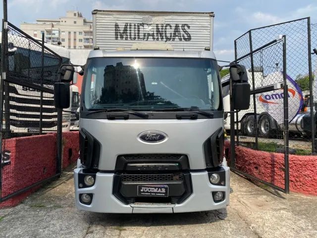 FORD CARGO 1319 BAÚ 2013 - Foto 2