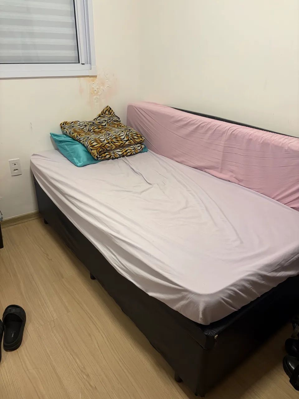 Vendo cama Baú e dois colchões 