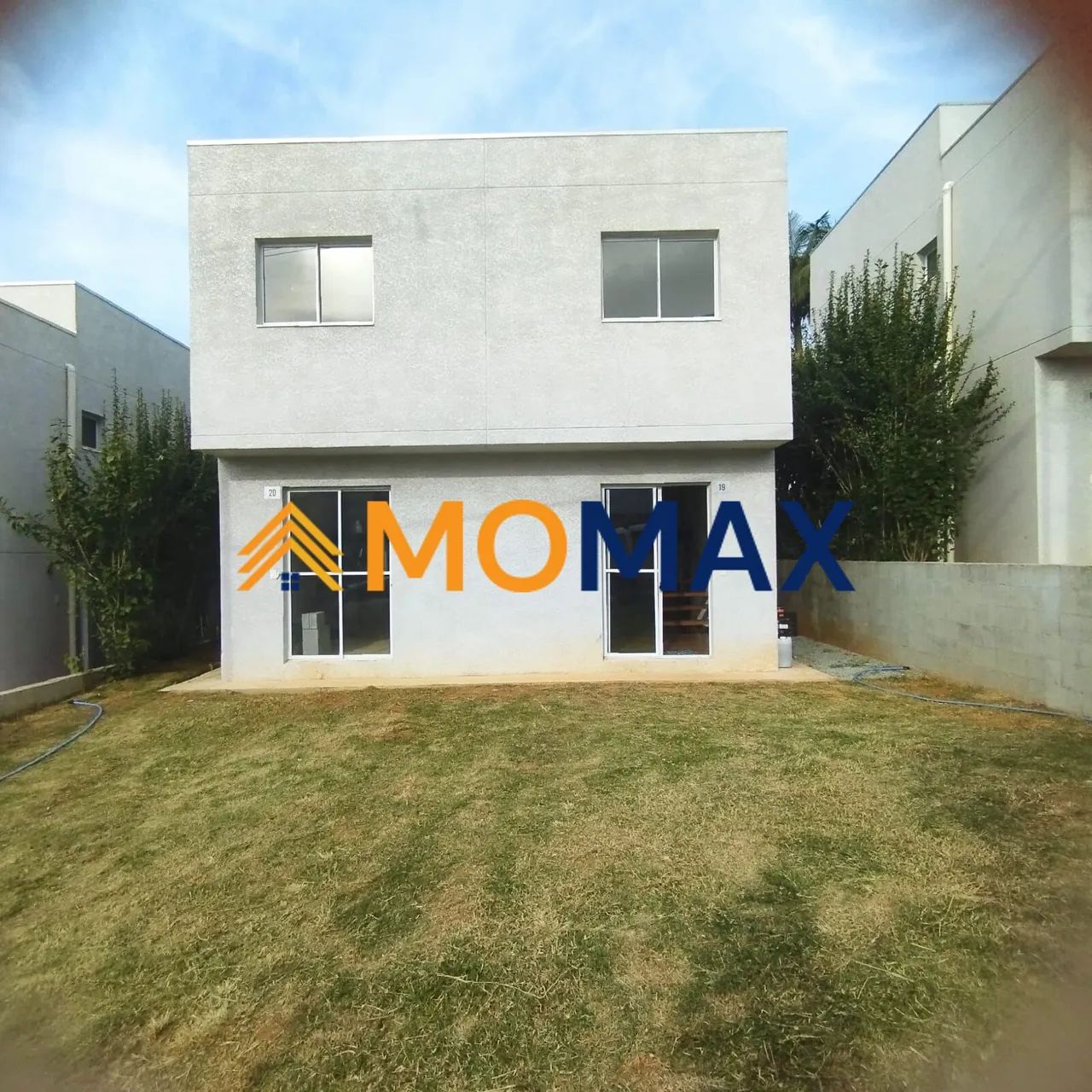 Casa nova em condomínio