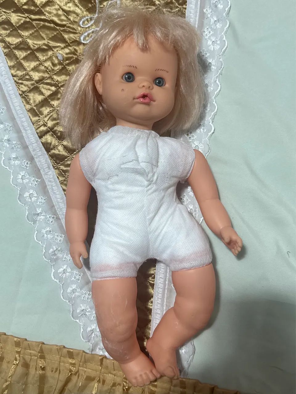 Boneca com mechas rosa