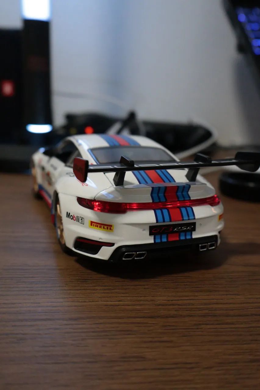 Porsche 911 GT3 RS 1:24 - Foto 2