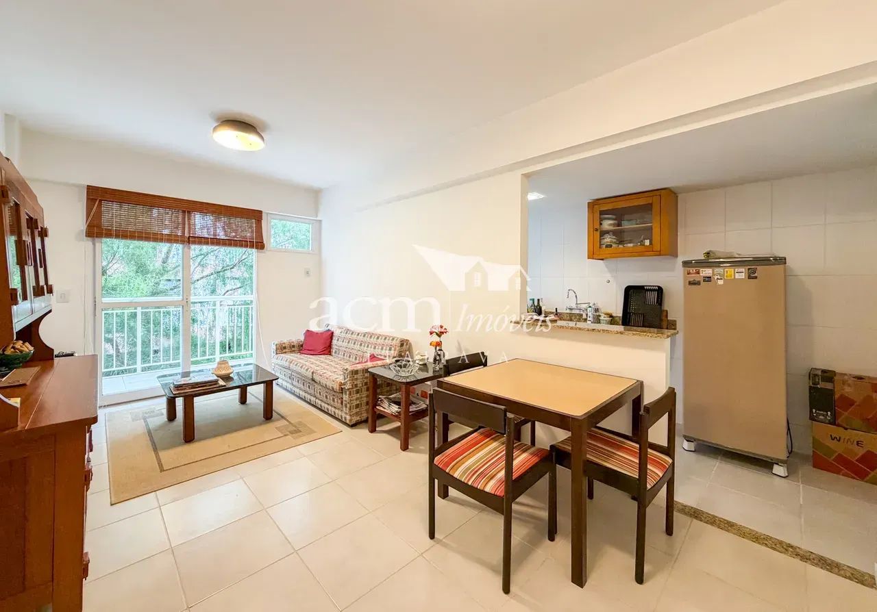 Apartamento em condomínio central, com lazer. 2 quartos