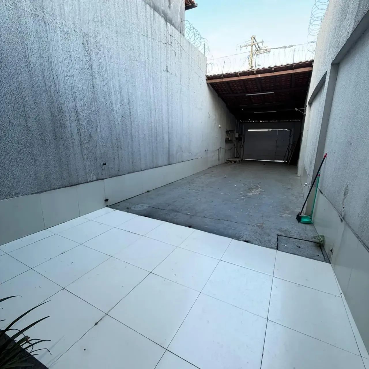 CASA DE 3 QUARTOS SENDO 1 SUÍTE PARA ALUGUEL  RUA CURUÇÁ - Foto 2