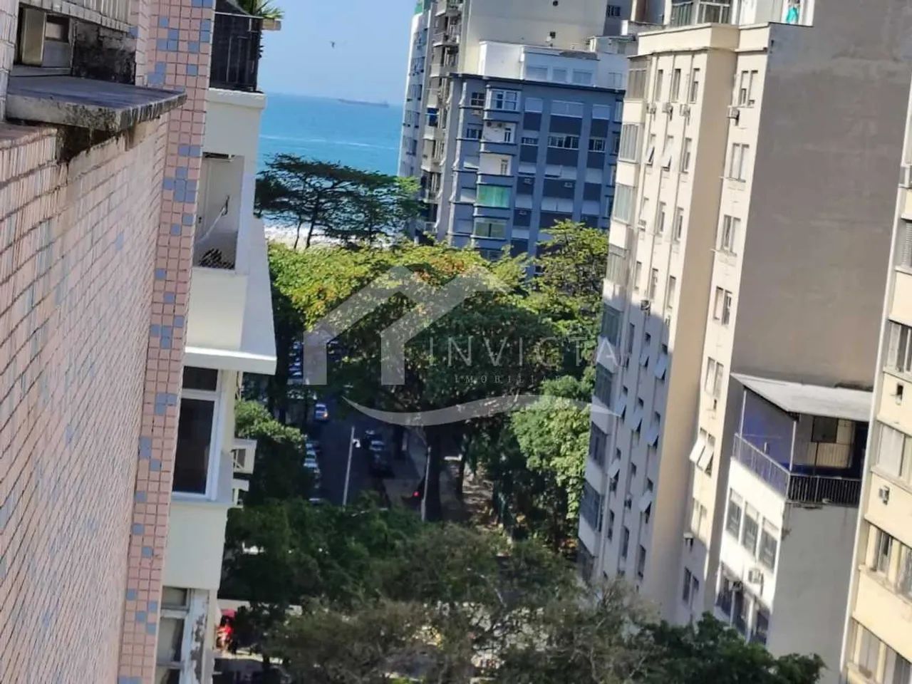 MARAVILHOSO QUARTO E SALA COM VISTA LATERAL MAR