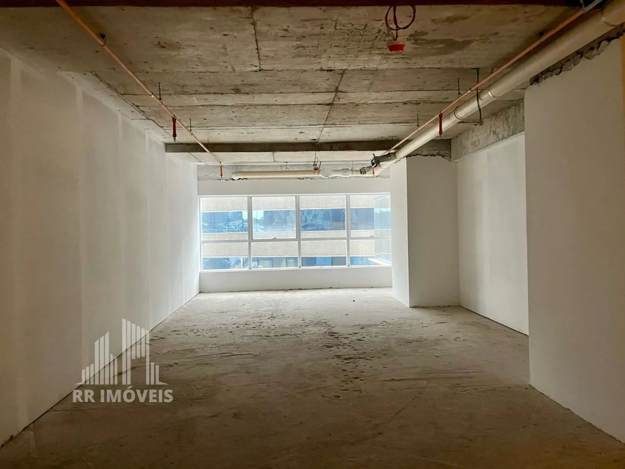 RR8000 Sala Comercial 70m² EDIFÍCIO TREND TOWER - OPORTUNIDADE - 1 Vaga de Garagem - Barue