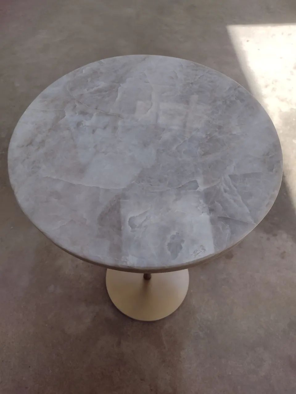 Mesa de canto com pedra