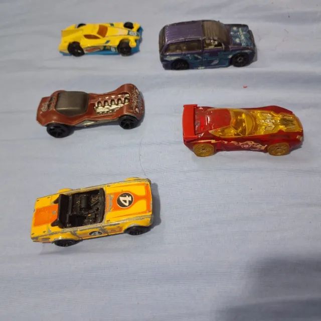 Lote com 5 Carrinhos Hot Wheels  - Foto 2