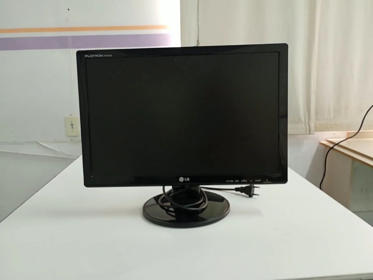 10 monitores LG 18,5P