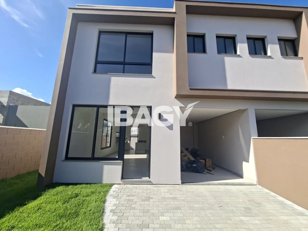 Excelente Casa 3 dormitório(s) em Carianos - Florianópolis