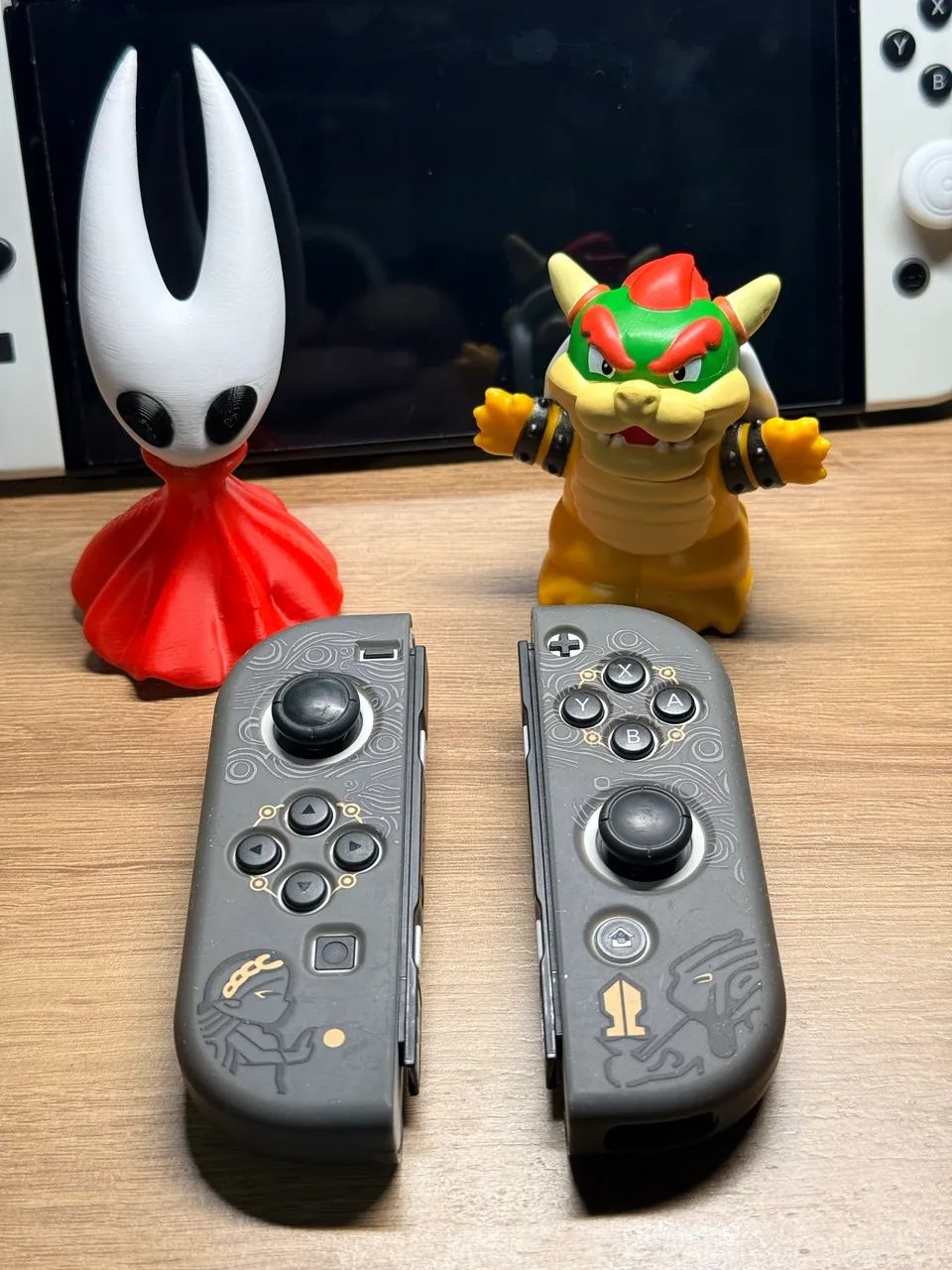 Joycons originais Switch OLED com capa Zelda 