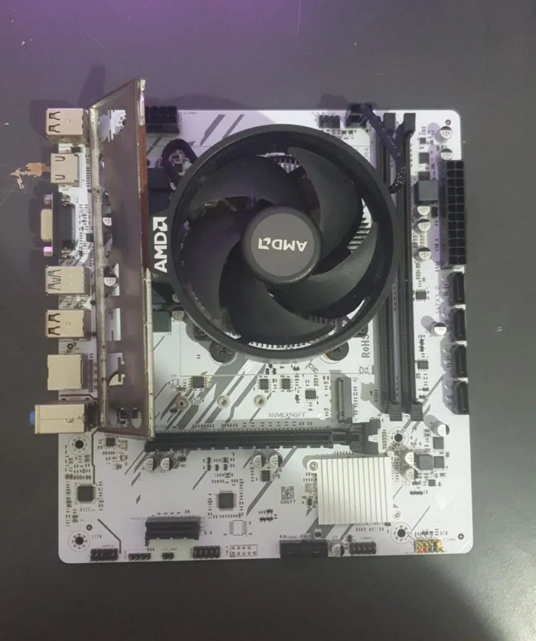 Vendo placa-mãe JGINYUE B450, socket AM4.