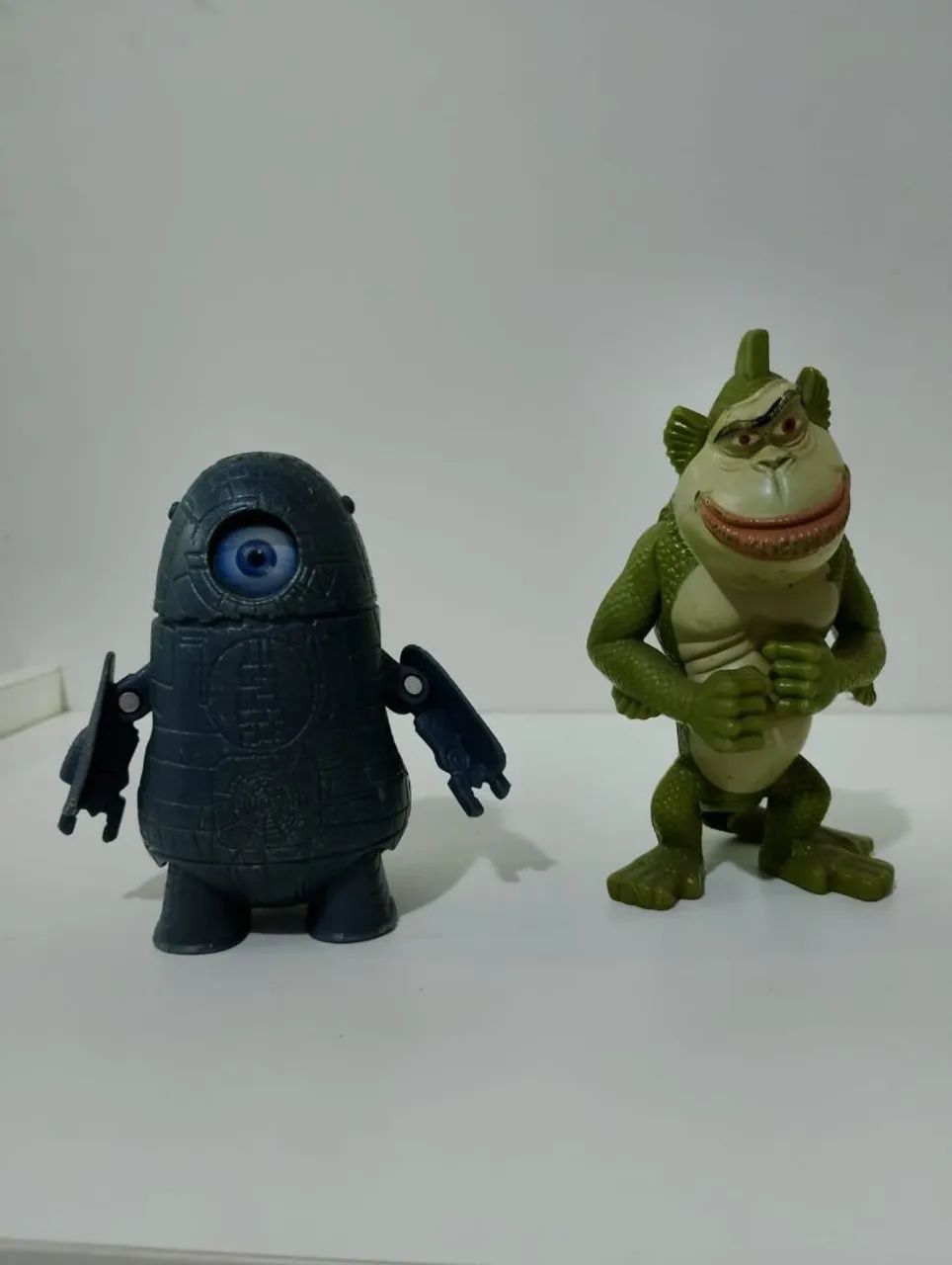 Coleção _ miniaturas Monstros vs Aliens - Foto 2