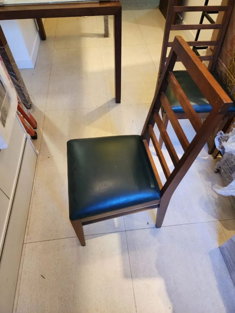 Mesa de jantar e 5 cadeiras - Foto 3