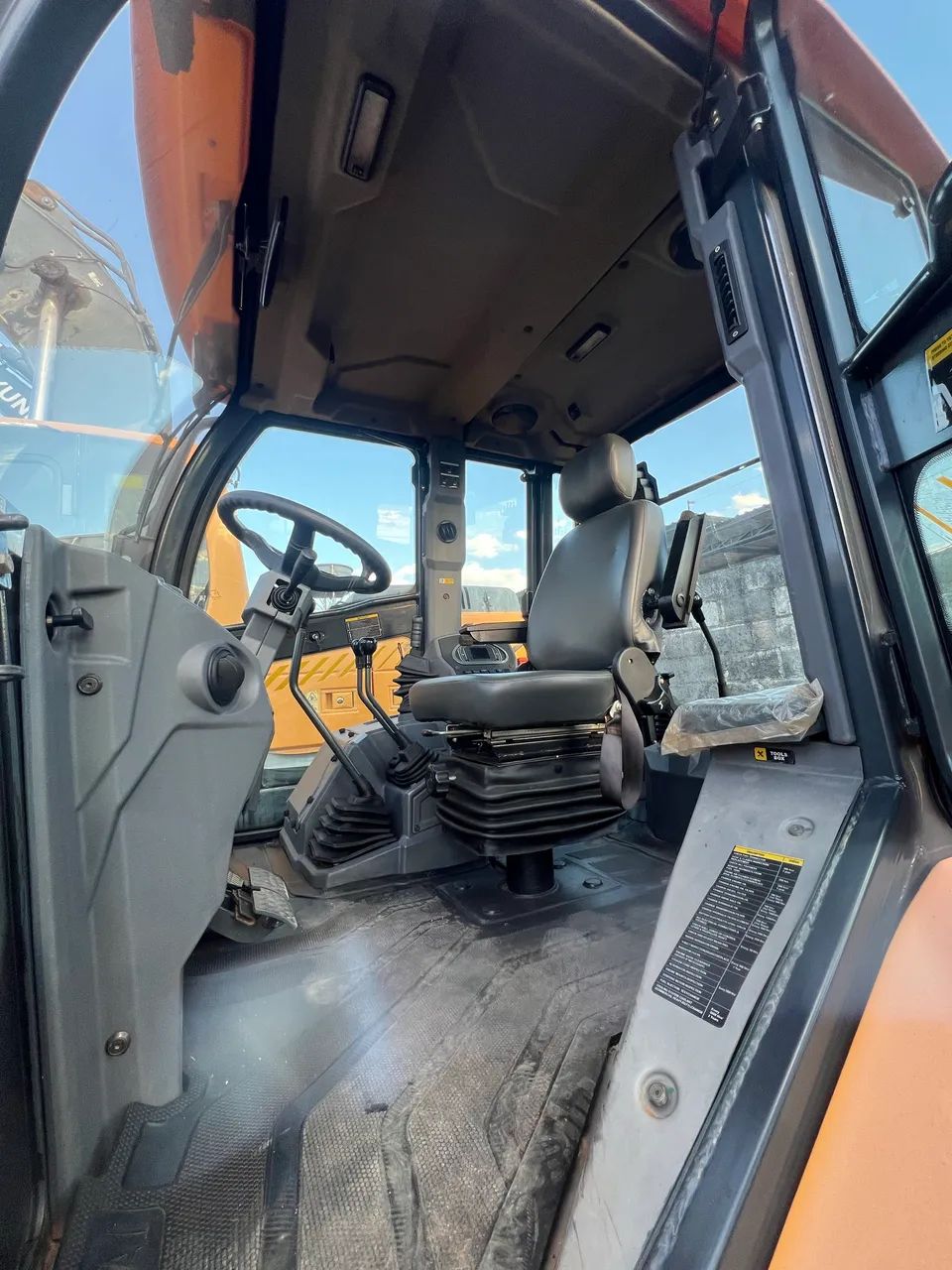 Retroescavadeira FINANCIA não case 580 cat 416 jcb 3cx New Holland b95  - Foto 5