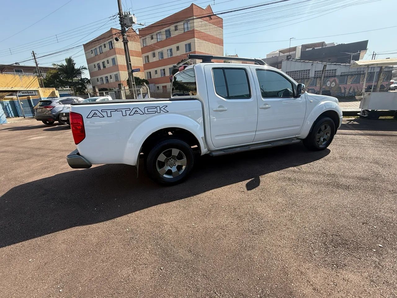 Nissan Frontier Frontier LE CD 4x4 2.5 TB Diesel Aut. 2012