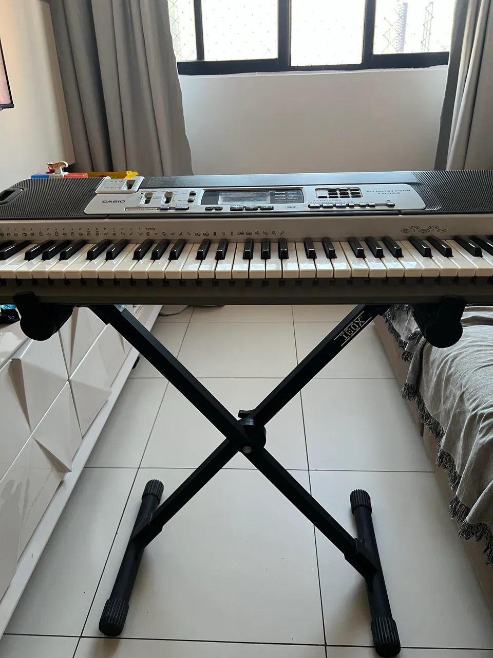 Teclado Casio LK-100 com Teclas Iluminadas (acende ao tocar) - Foto 4