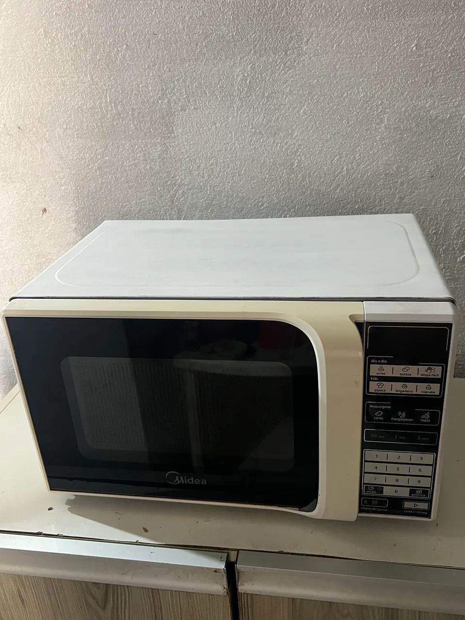 Microondas- Midea 20L