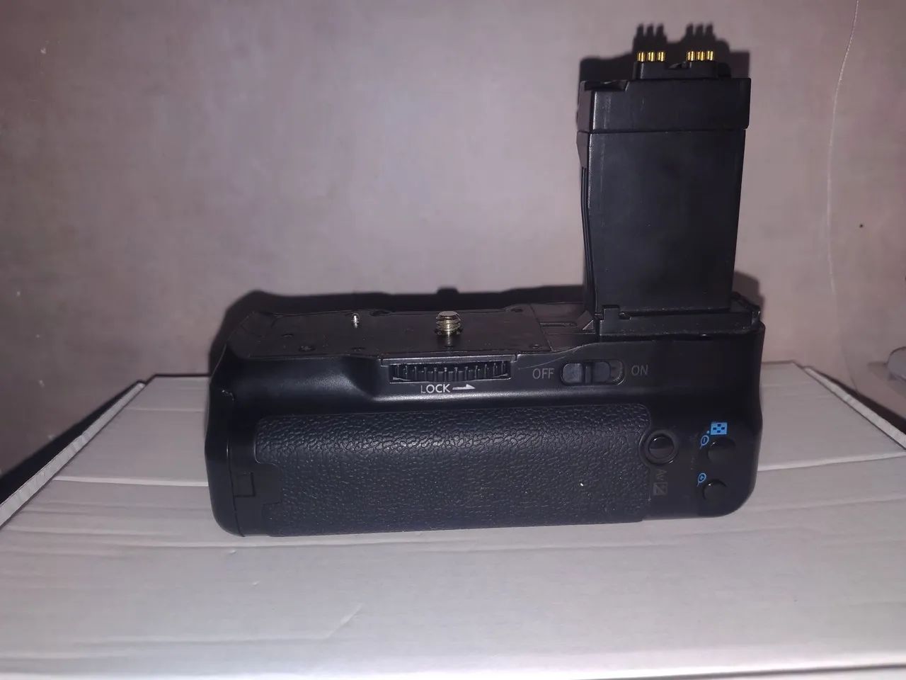 Grip para câmera DSLR aceito negociar mande o modelo da câmera para eu ver se e compativel