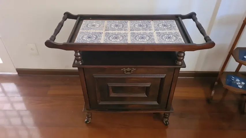 Mesa de Chá Clássica feita em madeira de lei
