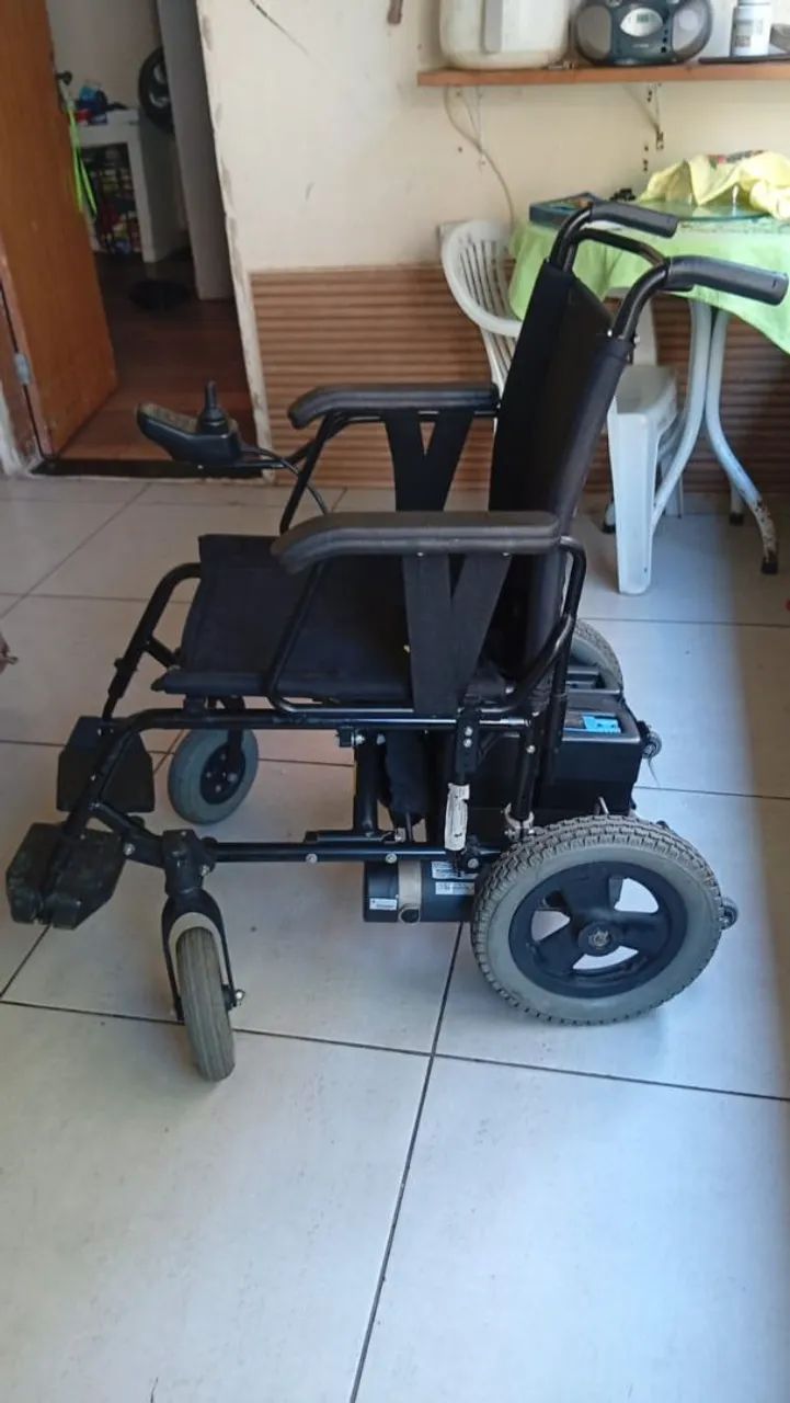 Cadeira roda motorizada  - Foto 5