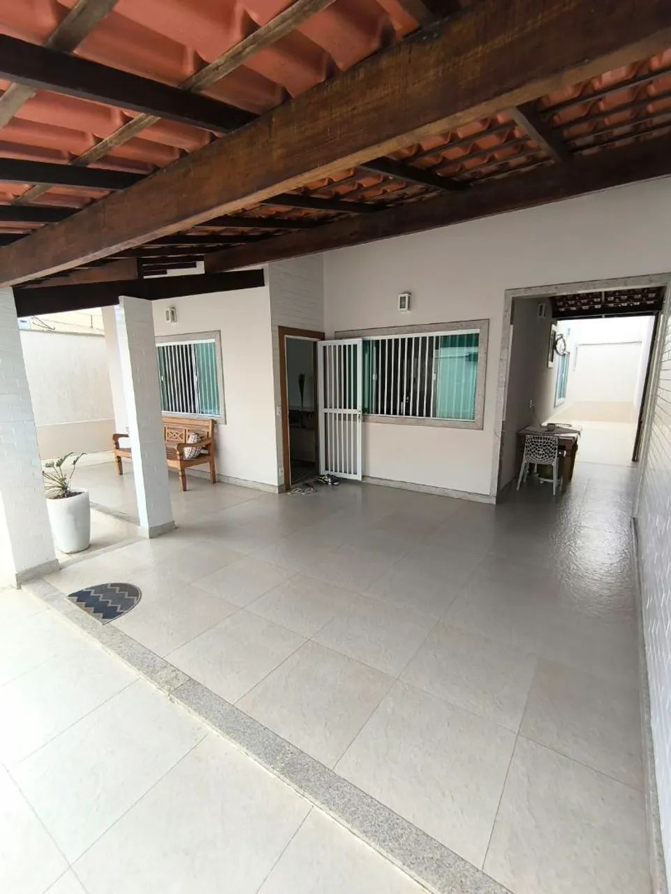 VENDO CASA? LINEAR 3 QTS COM SUÍTE ALTO PADRÃO - Foto 2