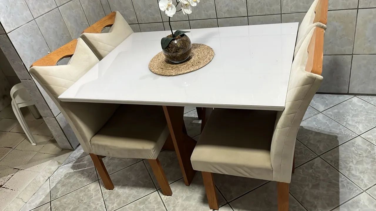 Mesa 4 cadeiras 