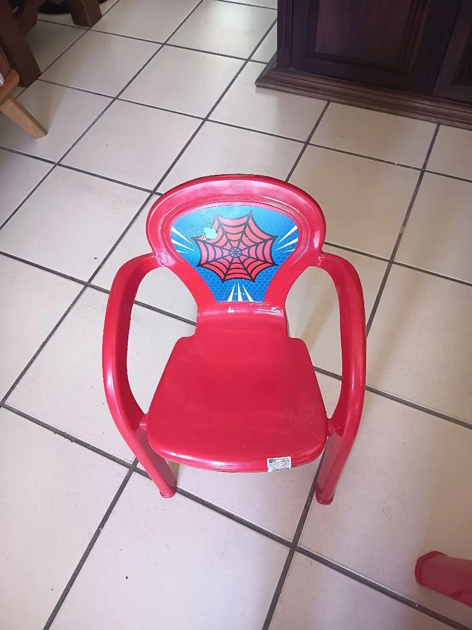 Mesa do homem aranha plástica com 2 cadeiras  - Foto 2