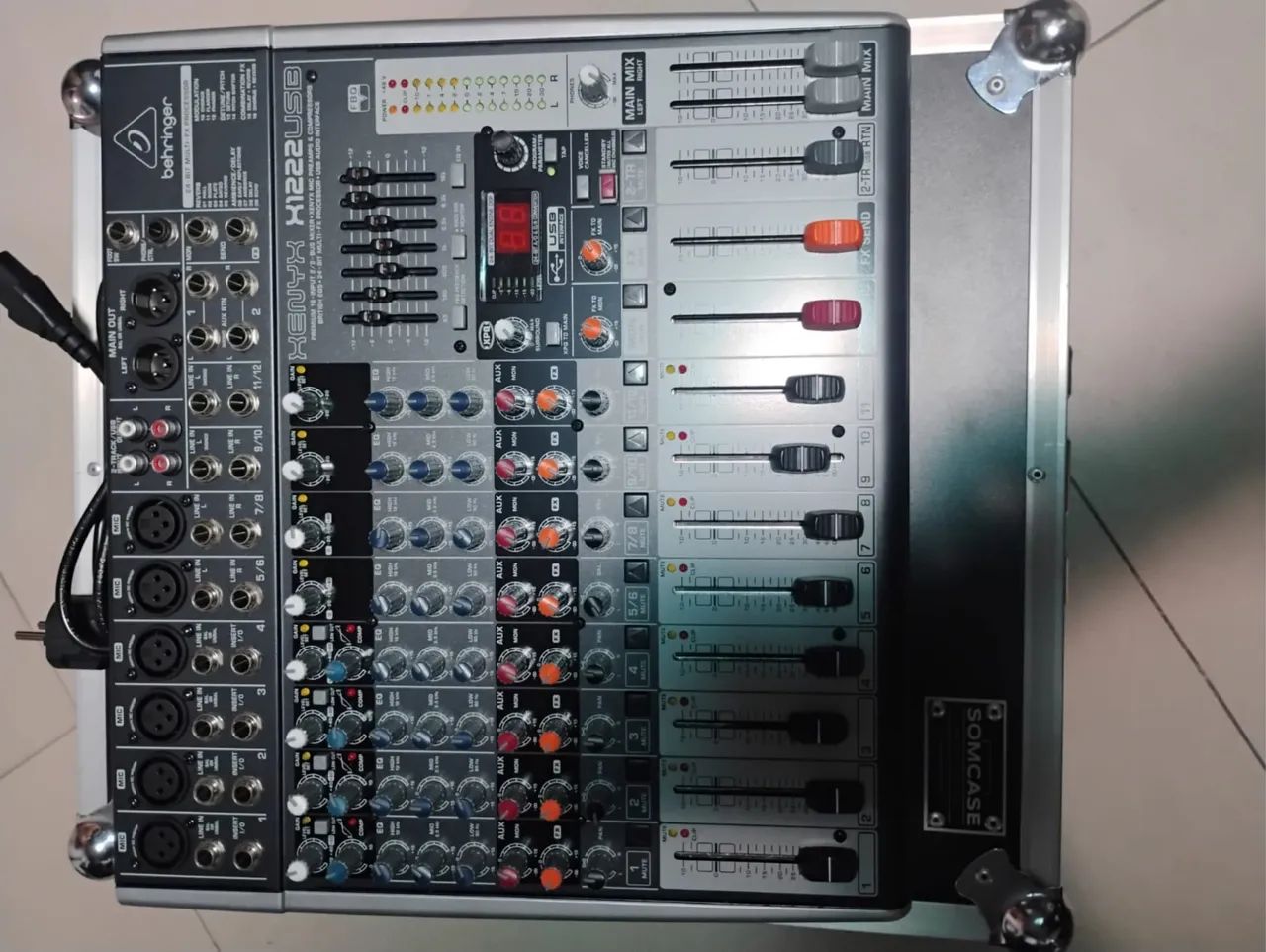 Mesa de som behringer 