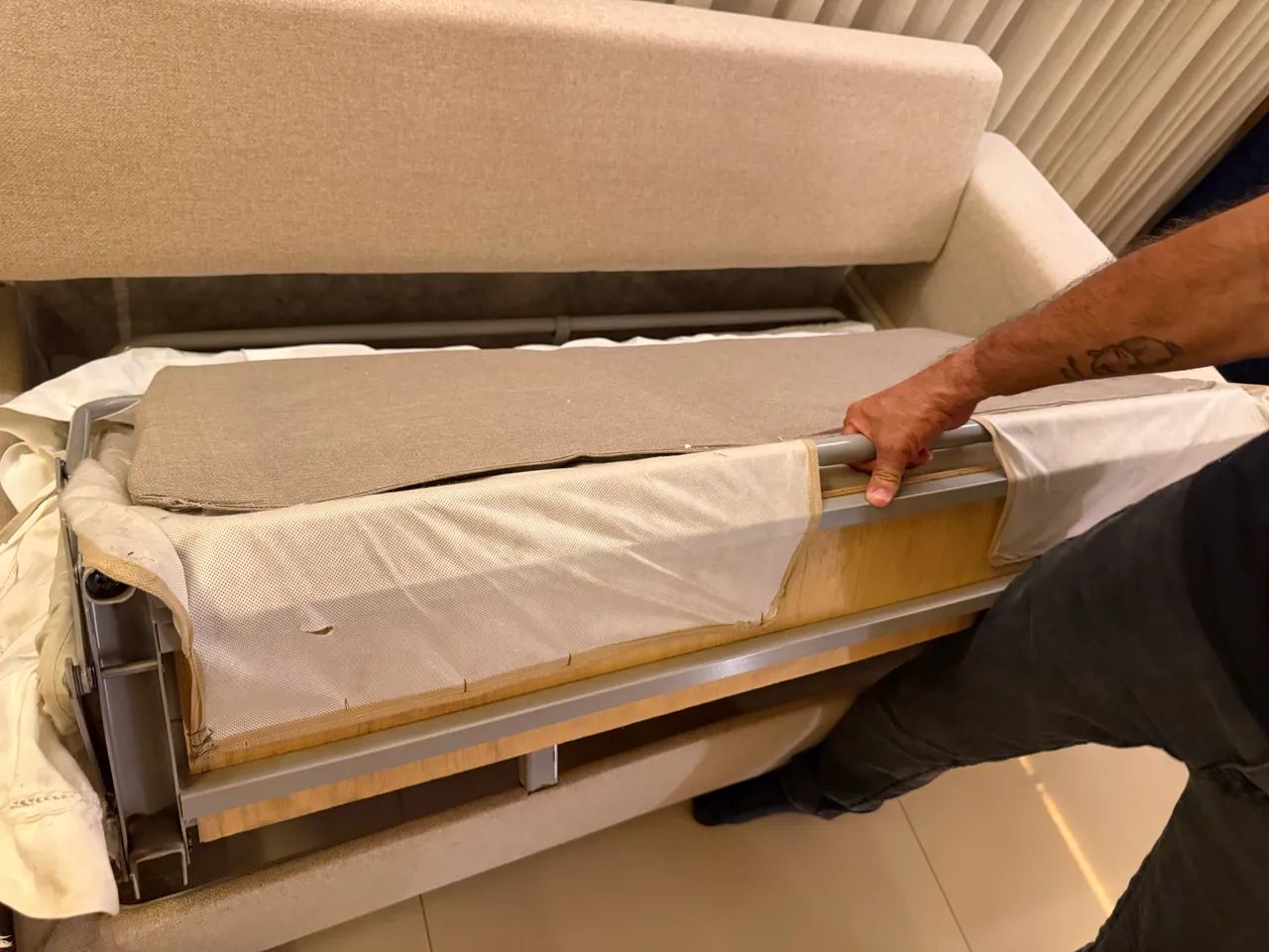 Sofá cama casal QUEEN em L novinho - Foto 3