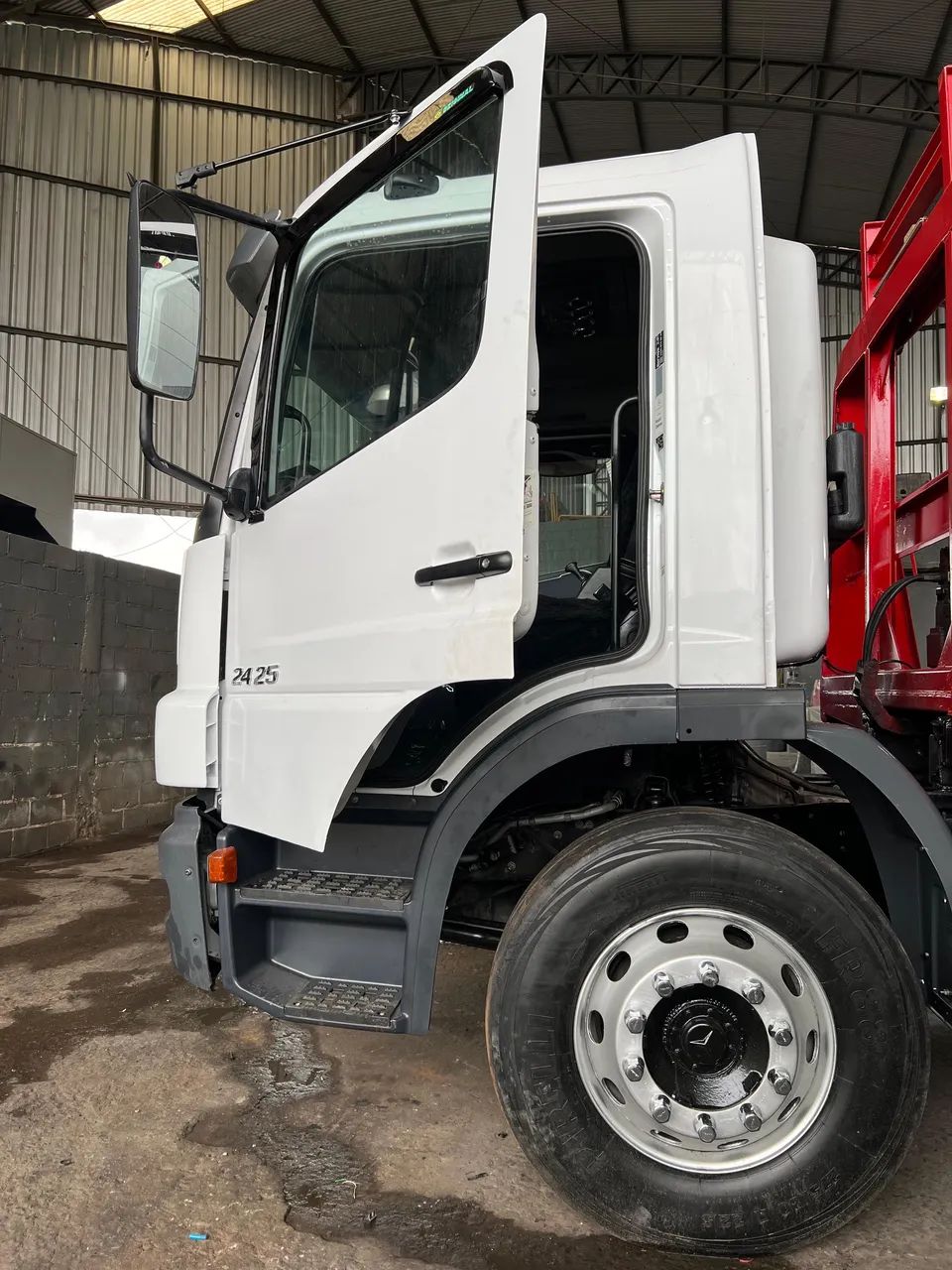 M.BENZ ATEGO 2425 PLATAFORMA 2010/2010 - Foto 4